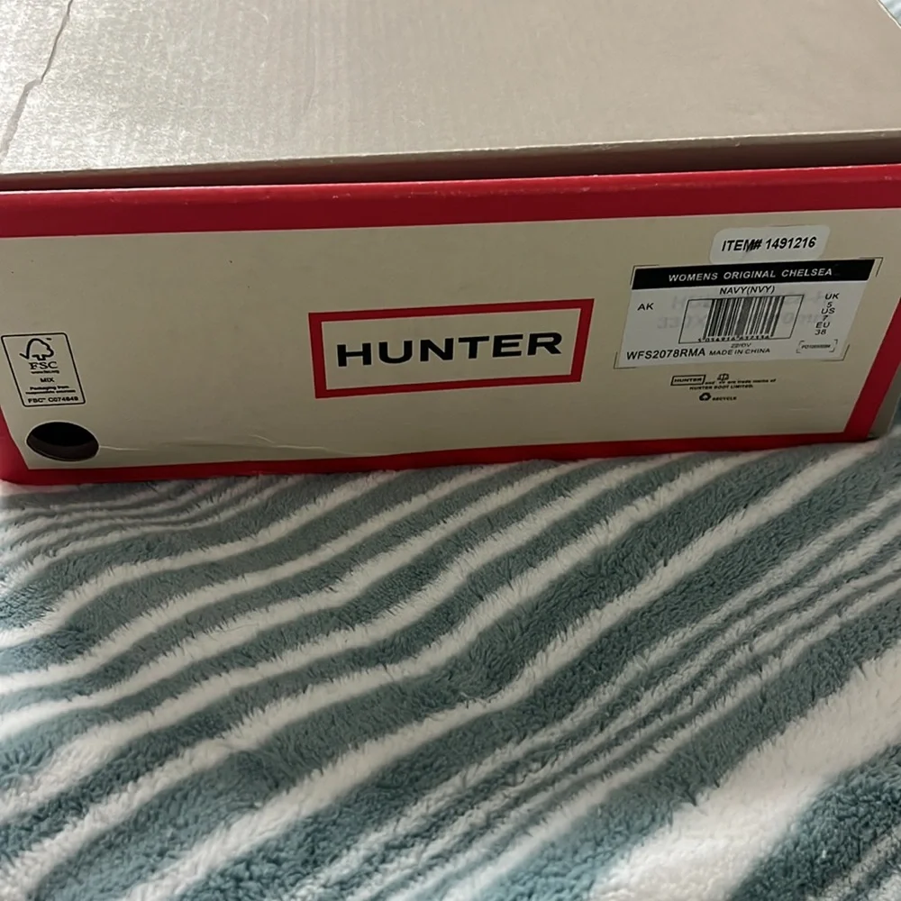 Women’s Hunter Chelsea rain boots size 8